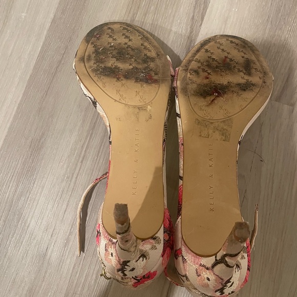 Kelly and Katie Floral Heels Size 7 - Picture 4 of 5